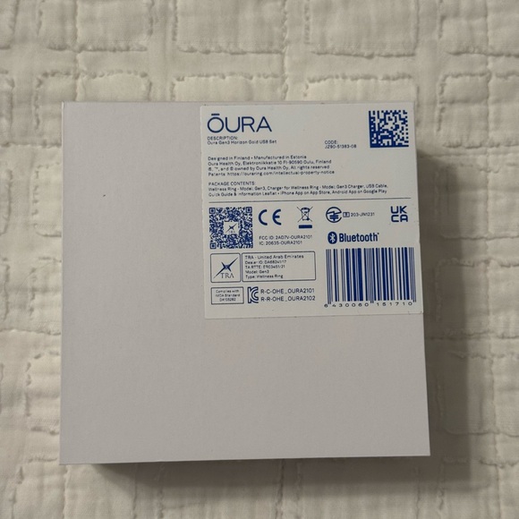 Oura Gold Smart Ring - Picture 7 of 8